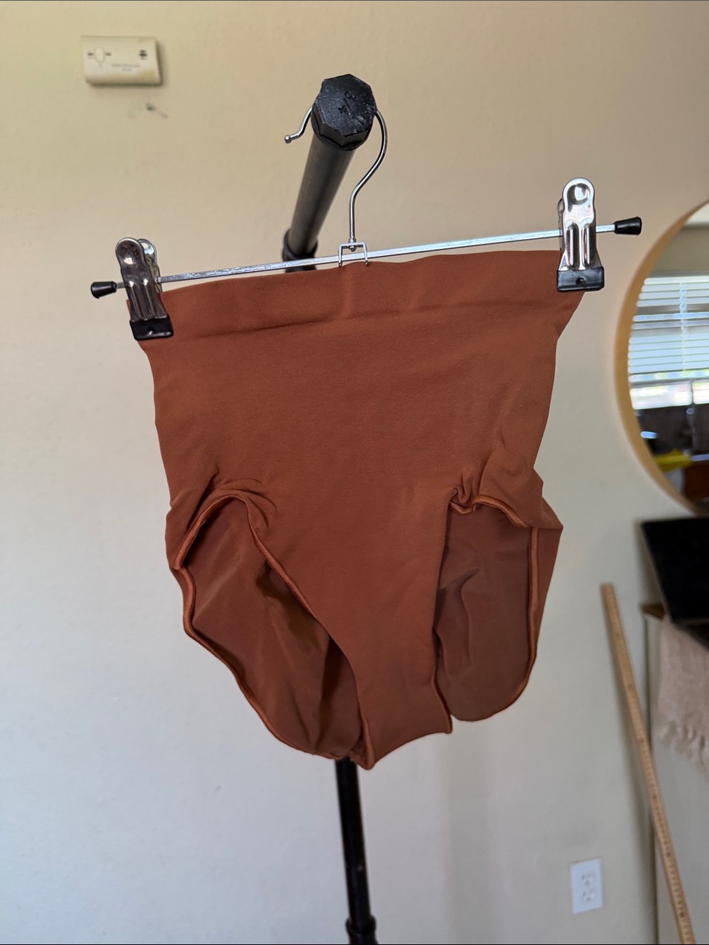 NWOT SKIMS Seamless Sculpt High-Waisted Brief, Size L bronze